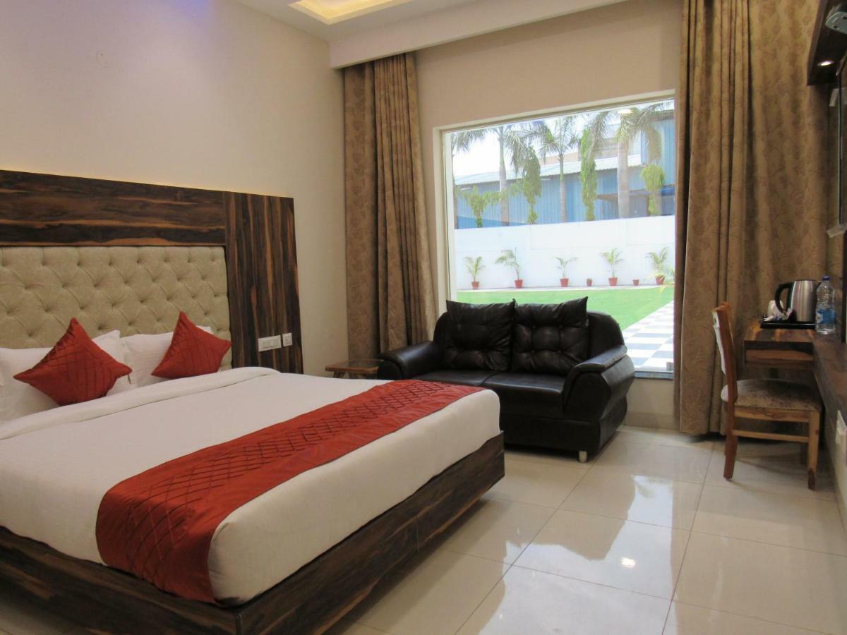 The English Garden Mohali Exterior photo
